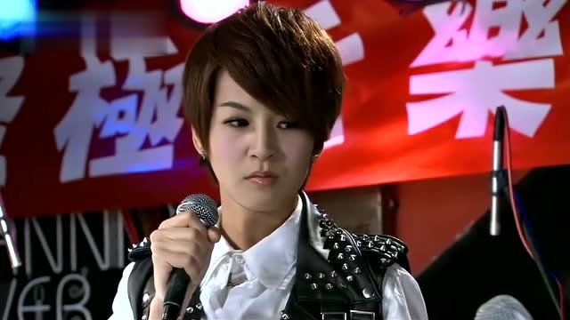 终极一班:雷婷送了一首歌给那个谁,她的喉咙似乎被天使吻过,好听!