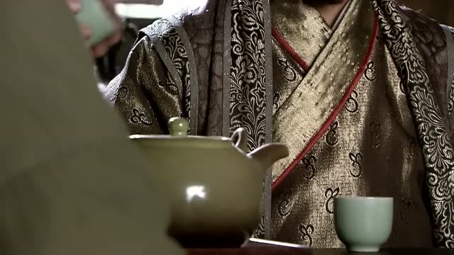 《水浒传》:衙役来到酒店,原来是李固要请客,出手大方!