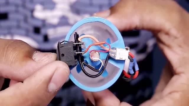 科技新奇:牛人自制了遥控开关,原来这高科技玩意也能自己做出来!