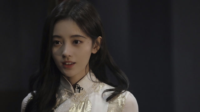 鞠婧祎旗袍造型尽显民国风情 眉目含情清纯优雅超撩人