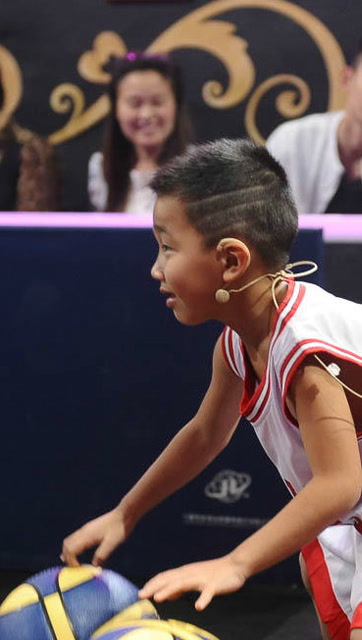 篮球神童麦子卓,花式篮球玩的太溜了!