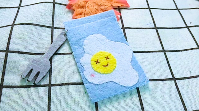 我们一起做手工,不织布荷包蛋卡包