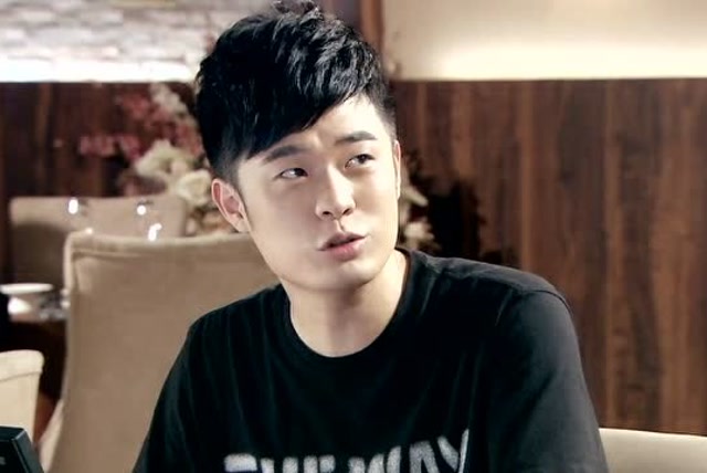 爱情公寓:曾小贤看到美女,这和照片差距真是天壤之别!