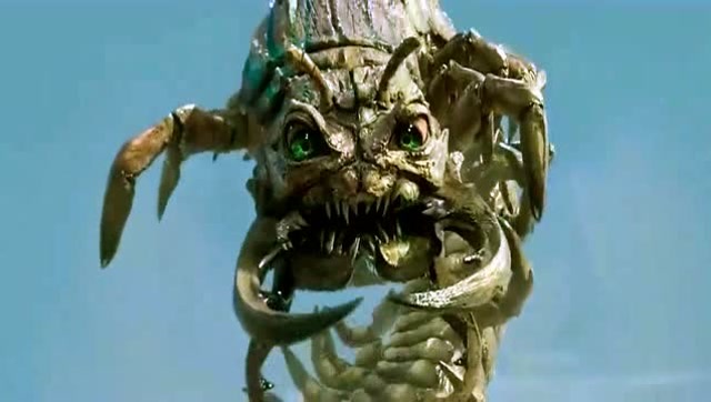 沙漠突现变异蜈蚣,足足有50米长,见人就吃!