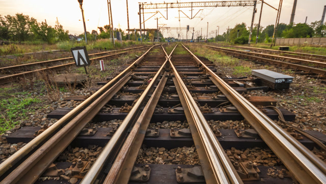 火车轨道是如何变轨的?这个视频解开我多年的疑惑!