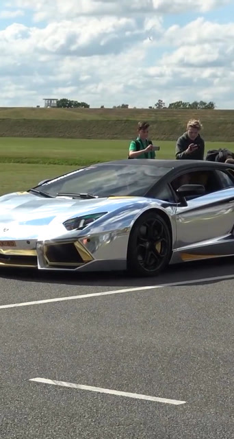 银色电镀兰博基尼,真的是太酷了!