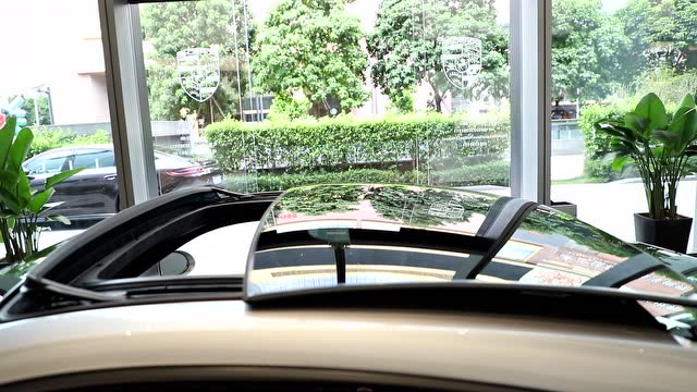 保时捷911电动玻璃天窗展示