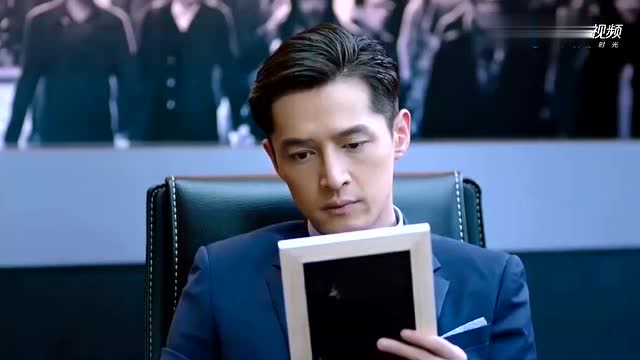 猎场郑秋冬看到罗伊人和于成飞拥抱亲吻在一起后默默离开