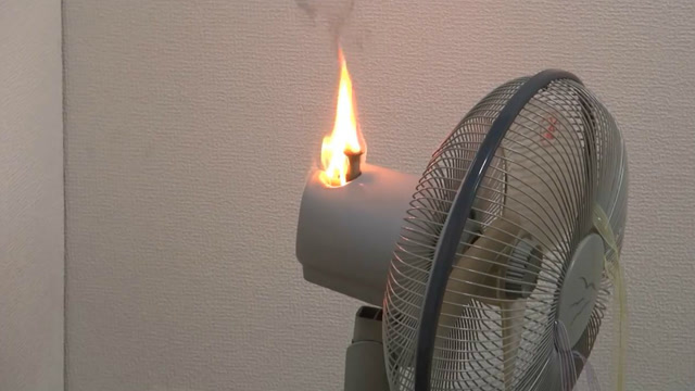 家用电器内部老化引起火灾,这个短片记录了其过程