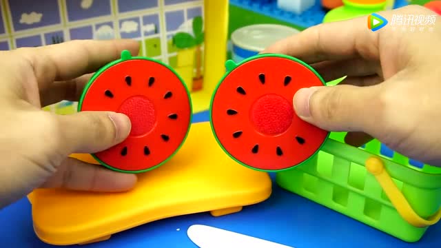 《玩乐三分钟》吃肉肉的玩具小猪猪佩奇 好开心哦