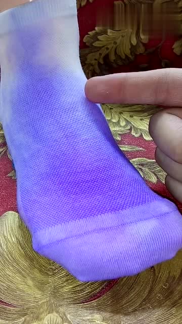 白袜子被染上色了这样做,脏袜子秒变白袜子