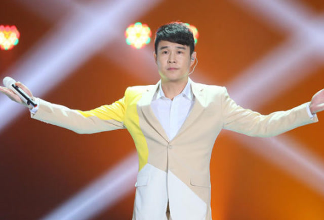 小沈阳深情演唱《我的眼泪为谁飞》,经典老歌韵味十足!