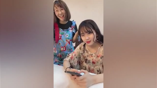 小伙本想套路妹子,不料妹子朋友一开口,尴尬了