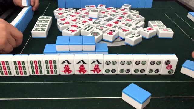 麻将:小伙做成豪华七小对,单吊三筒出两个都不胡?