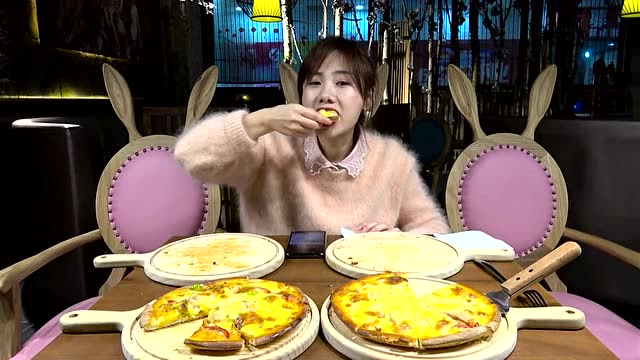 大胃王密子君披萨甜品到底发生了什么密子君在视频中啪啪打脸