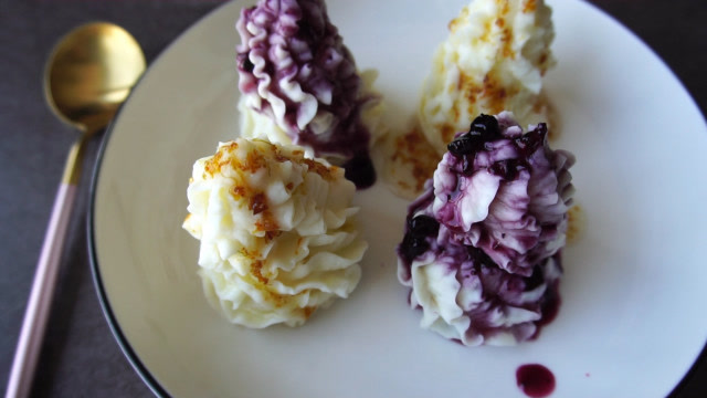 在家也能做出人见人爱,卖相十足的"蓝莓山药"!@裱花袋版本