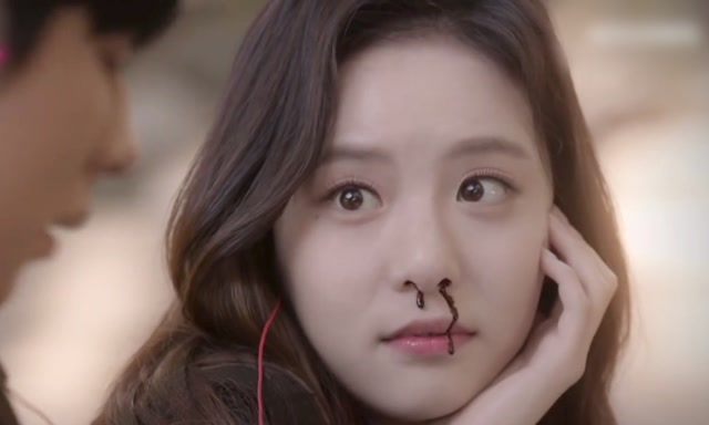 美女一看帅哥就流鼻血,韩剧好搞笑!李烈音好美,李旼赫好帅!
