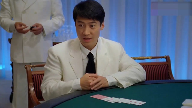 赌神高进假装不会玩,一对2大一对k200万,老千输的无语了