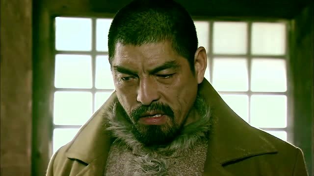 大青山土匪老大山爷的女人,偷摸跑去告诉老三,山爷开始怀疑你了