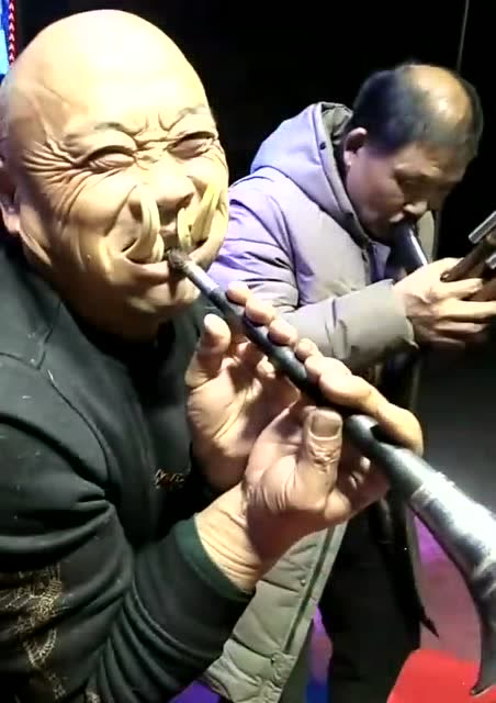 耍牙艺的人真的不多了,有见过的吗?民间老艺术了!