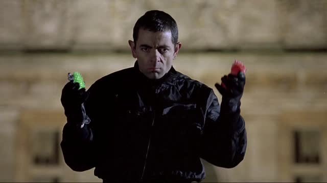 憨豆变身秘密特工,可惜技能点点歪了呀!这个潜入方式太雷人了!