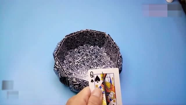 旧扑克牌还能这样用,教你这样折,放在家里非常实用!