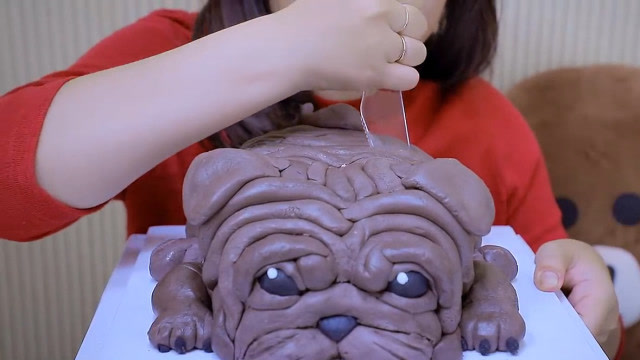 美女吃播:癞皮狗蛋糕,切开瞬间感觉太治愈太过瘾了!