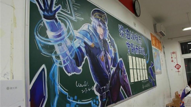 王者荣耀:大神在黑板上,手绘诸葛亮板报,不怕老师发现吗?