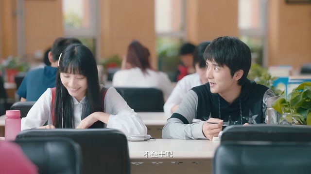 林杨给辛锐听泡沫辛锐的反应太大林杨尴尬不至于吧