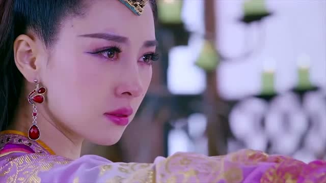 蜀山战纪:屠媚绝望要毁掉上官,上官连忙反击,二人开始打斗