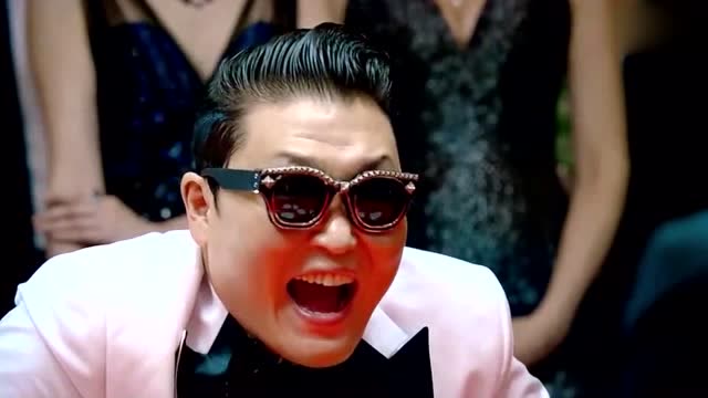 这胖子也太嚣张了,玩个斗地主这么嘚瑟,活该你输!