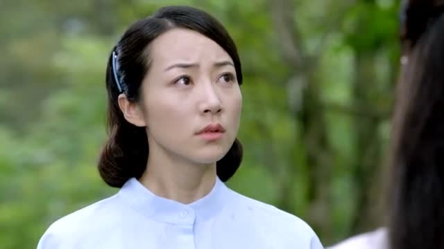 乱世丽人行:天下起了雨,韩疏影怕谢家栋被淋着了,无奈低头