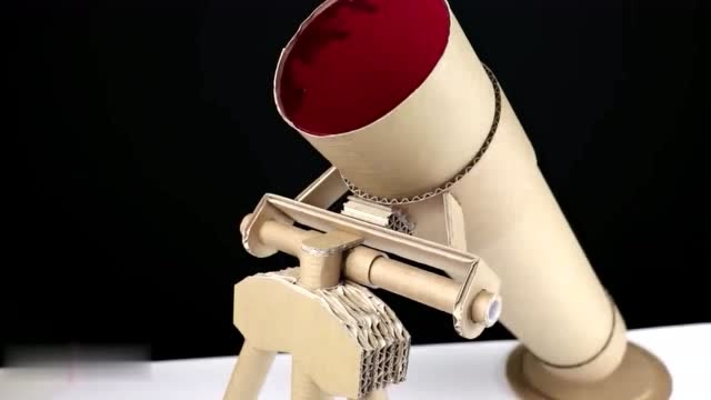 小伙用硬纸板制作迫击炮发射小玩具,真是创意十足!