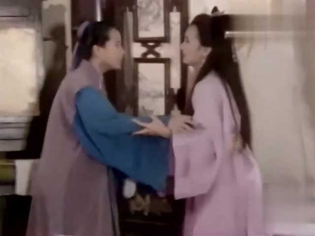 新白娘子传奇:白素贞喝雄黄酒现出原形,许仙直接就晕了!