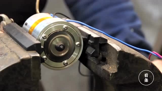 国外牛人自制的涡轮推进器,老外的玩具就是贵,而且技术含量还高