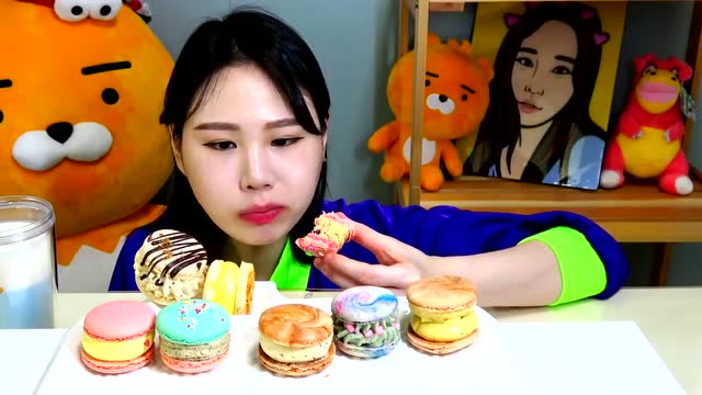 韩国大胃王卡妹吃马卡龙,细嚼慢咽真享受!