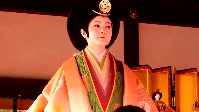 不热吗?日本平安时代女流贵人服饰穿着表演,敢尝试一下吗?