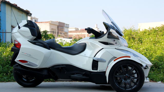 骏联车行2016年庞巴迪rts  三缸顶配