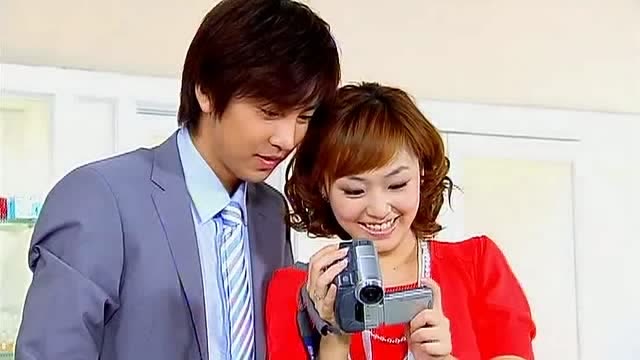 《小菊的秋天》妻子收到爱慕者的鲜花老公吃醋,让女婿把花扔出去