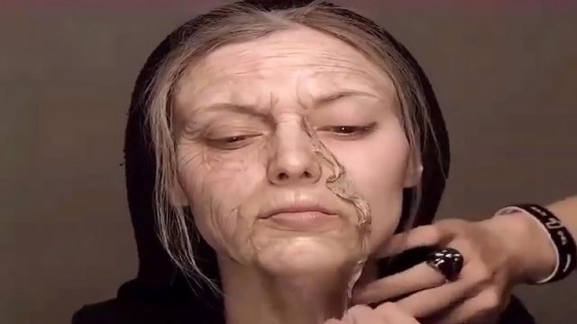看完老外的化妆技术,我感觉这能算得上易容术了!