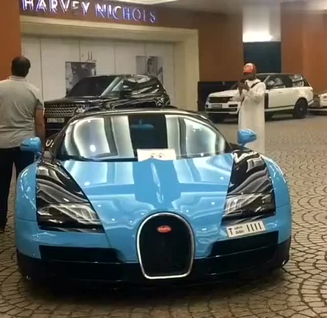 跑车的"王者"布加迪,在迪拜也不常见,简称"超级富二代"!
