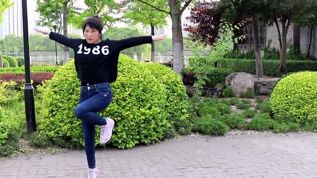 每天坚持原地单腿跳10分钟,瘦肚子瘦腰还瘦腿,简单实用