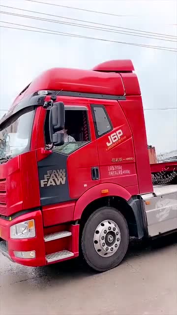 女的帅起来没男人什么事了,女司机倒17.5米大板车,太帅了