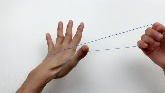 魔术揭秘:为什么套在手指上的橡皮筋能隔空跳跃?