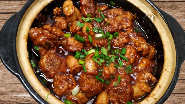 做粉肠排骨煲掌握这个技巧,粉肠嫩滑不韧,排骨香浓味美,满屋香