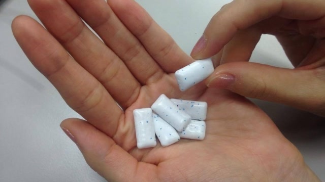 口香糖咽下去就会粘在肠道上?其实是这样