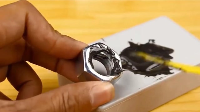 废旧螺母不要扔,牛人教你怎样用螺母制作打火机,这手艺我服