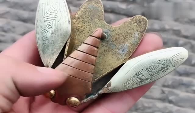 "蝉翼刀"暗器霸气亮世,内装百个轻如发丝的暗器,需深厚内力!