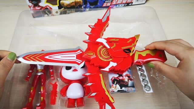 迷你特工队塞米武器炫能剑变形玩具,看一看就觉得很厉害呢!
