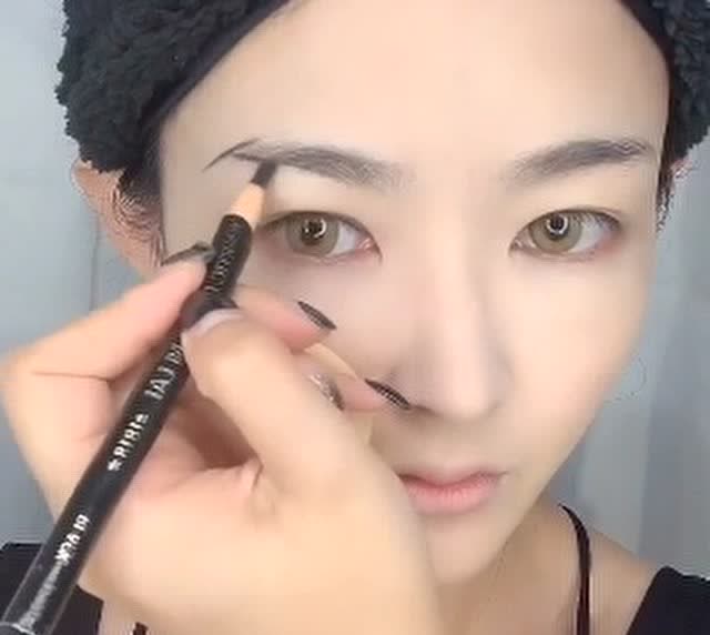 欧美高冷剪刀眉,小姐姐这颜值画什么都好看吧